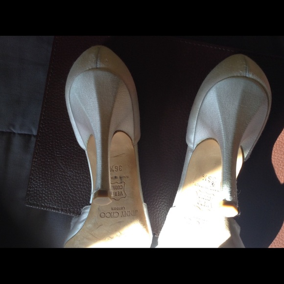 Classy Jimmy Choo - Picture 4 of 6